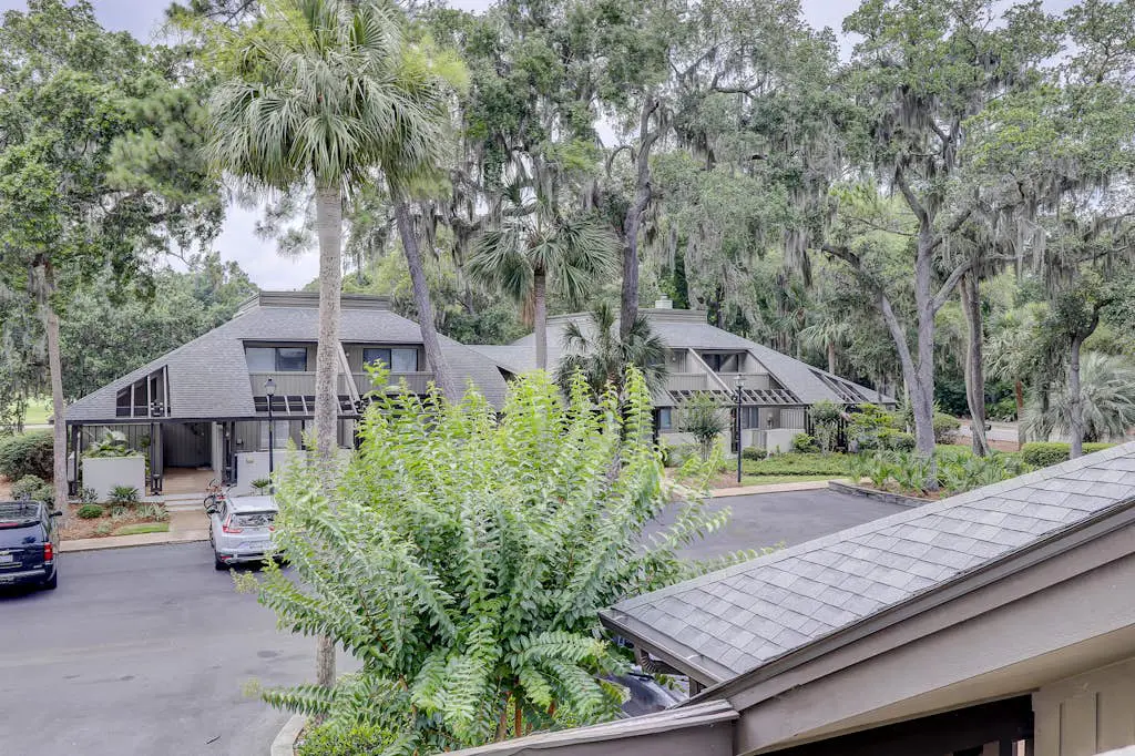 Beautifully remodeled villa w/ WiFi, inviting porch & balconies - walk to beach