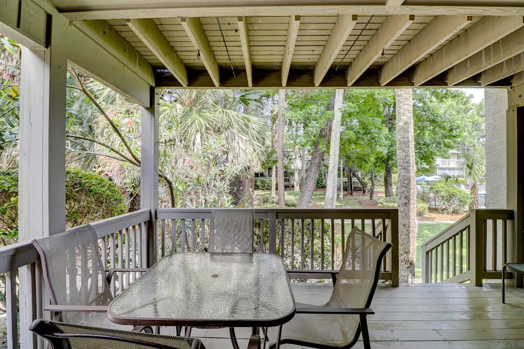 Beautifully remodeled villa w/ WiFi, inviting porch & balconies - walk to beach