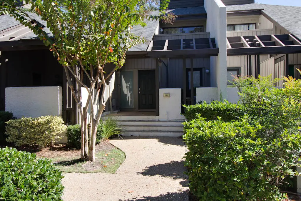 Beautifully remodeled villa w/ WiFi, inviting porch & balconies - walk to beach