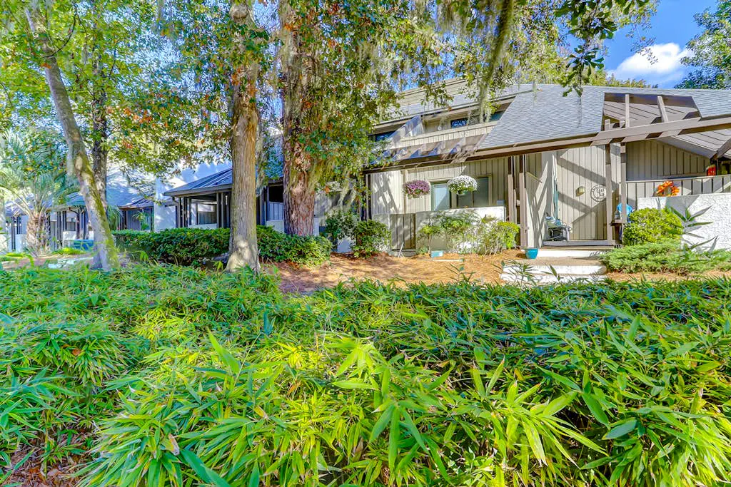 Beautifully remodeled villa w/ WiFi, inviting porch & balconies - walk to beach