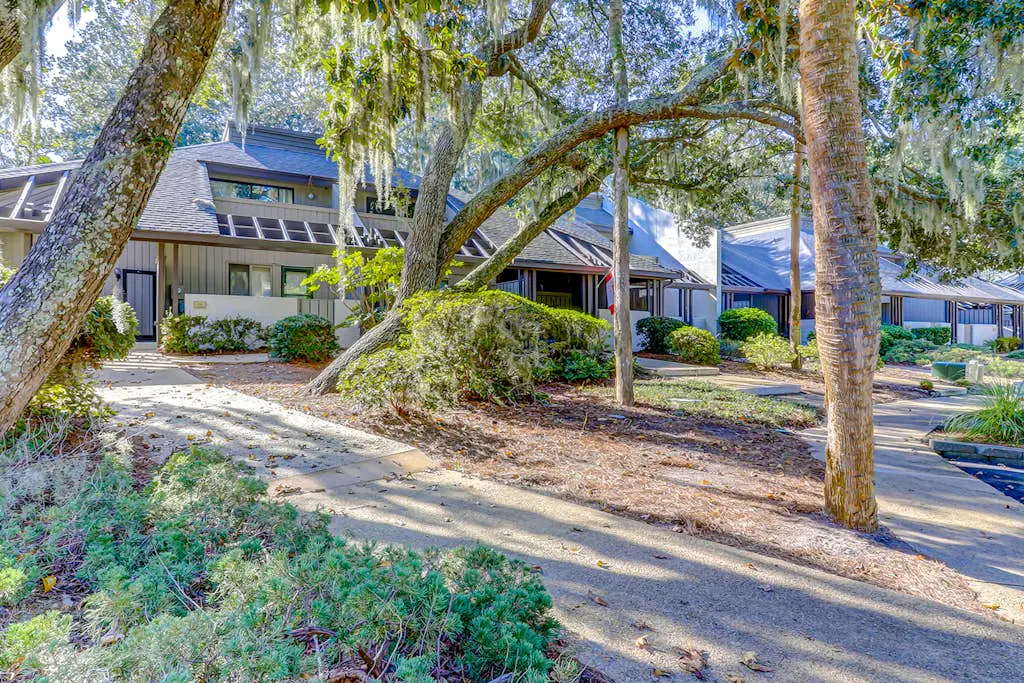 Beautifully remodeled villa w/ WiFi, inviting porch & balconies - walk to beach
