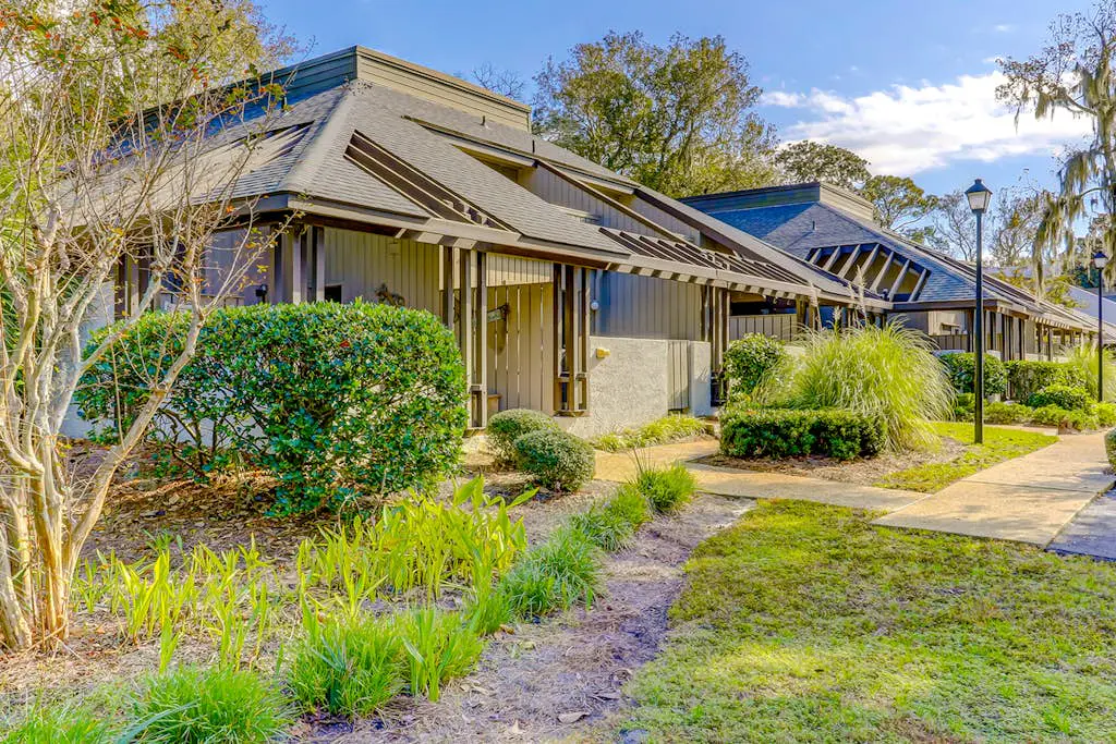 Beautifully remodeled villa w/ WiFi, inviting porch & balconies - walk to beach