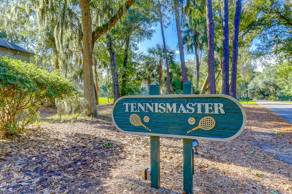 Beautifully remodeled villa w/ WiFi, inviting porch & balconies - walk to beach