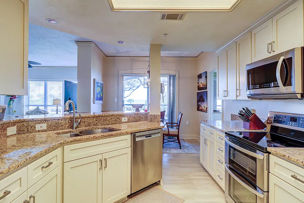 Stunning oceanfront villa with WiFi, pool & hot tub, private balcony
