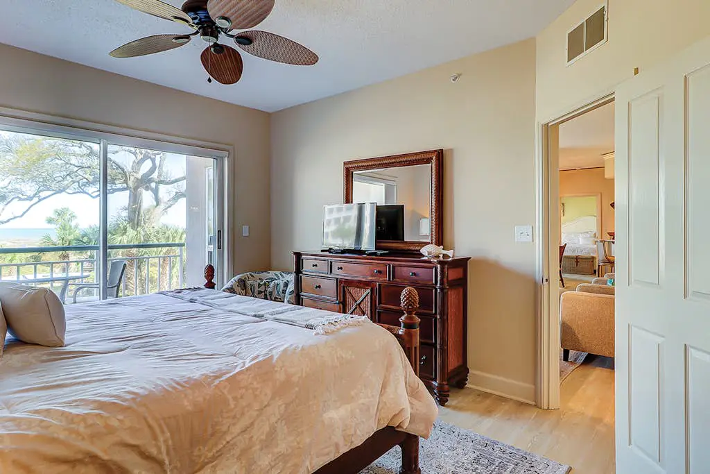 Stunning oceanfront villa with WiFi, pool & hot tub, private balcony