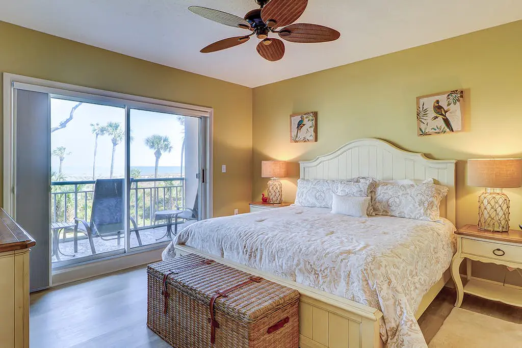 Stunning oceanfront villa with WiFi, pool & hot tub, private balcony