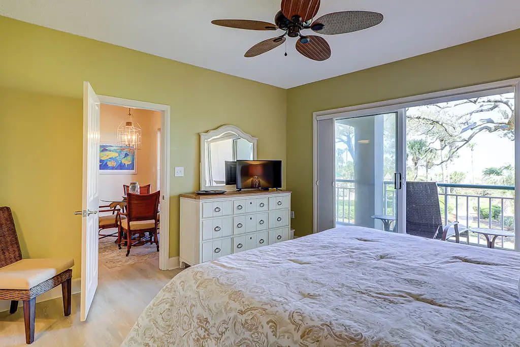 Stunning oceanfront villa with WiFi, pool & hot tub, private balcony