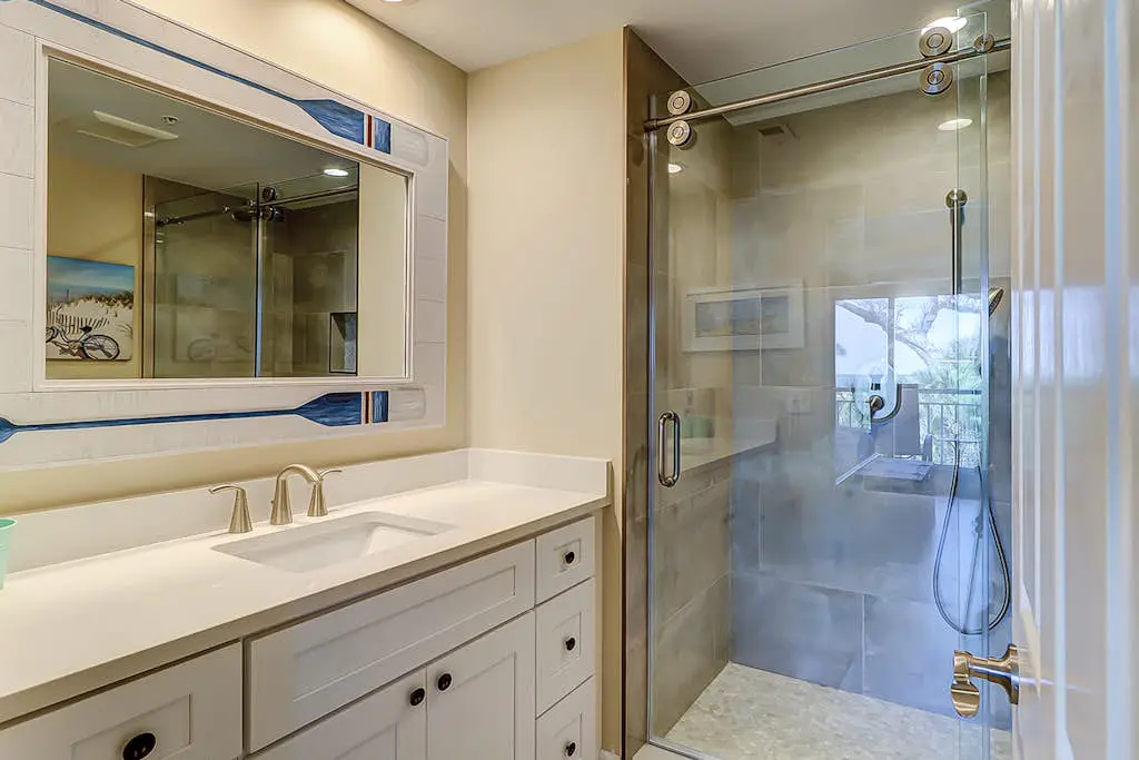 Stunning oceanfront villa with WiFi, pool & hot tub, private balcony