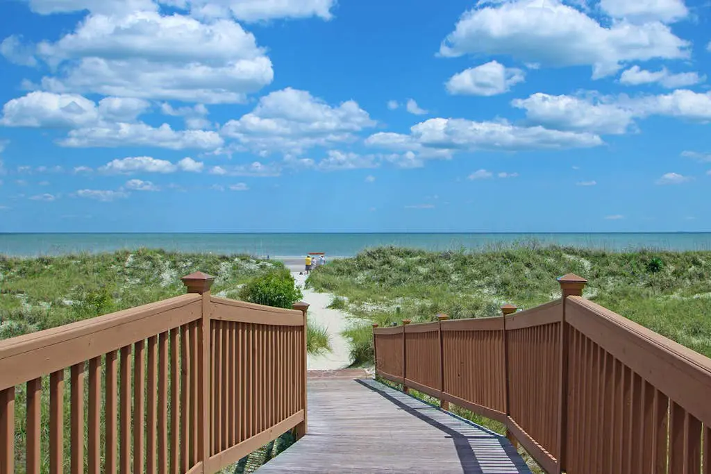 Stunning oceanfront villa with WiFi, pool & hot tub, private balcony