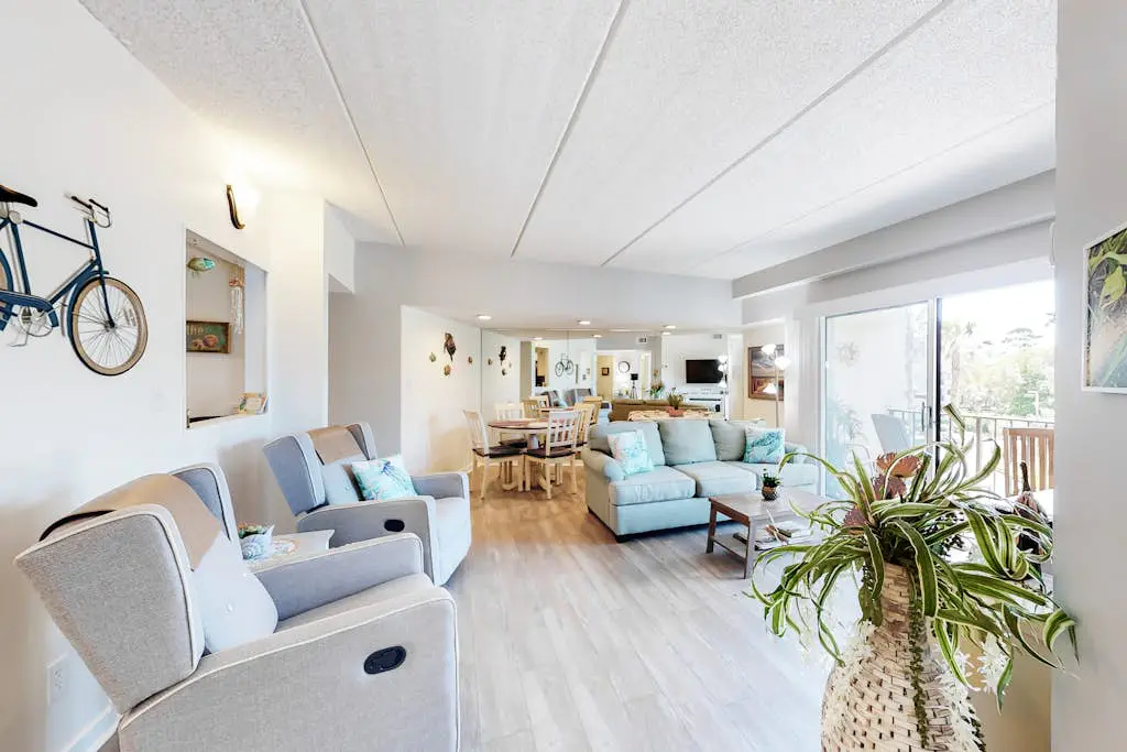 Beautifully remodeled villa near the beach with tennis, pickleball, & pool