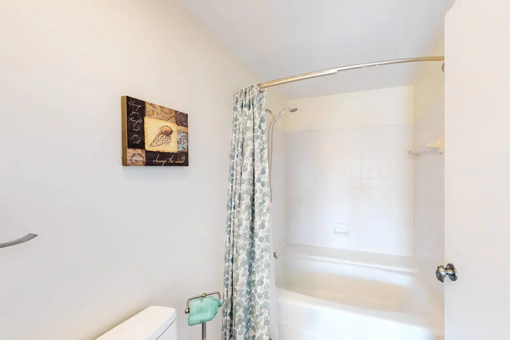 Beautifully remodeled villa near the beach with tennis, pickleball, & pool