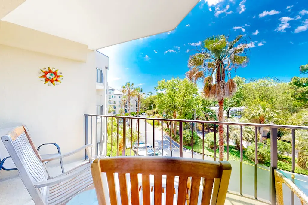 Beautifully remodeled villa near the beach with tennis, pickleball, & pool