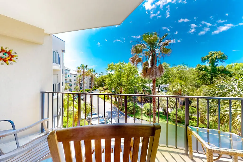 Beautifully remodeled villa near the beach with tennis, pickleball, & pool