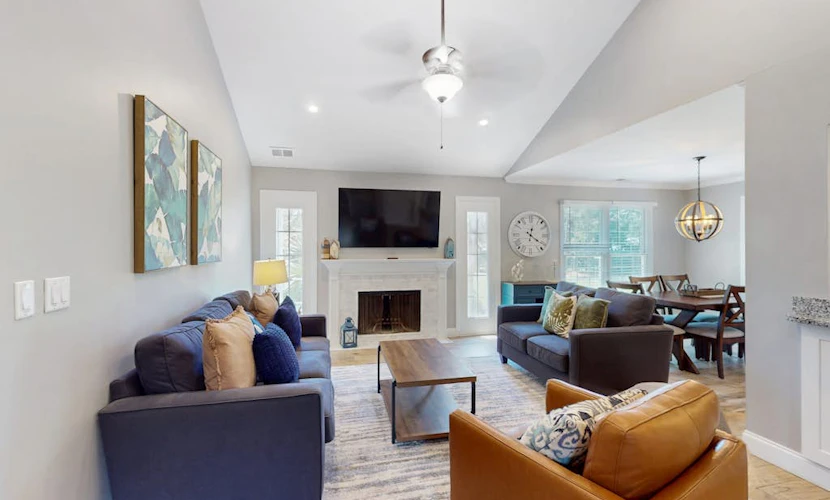 Stunningly remodeled villa with shared pool and golf on-site