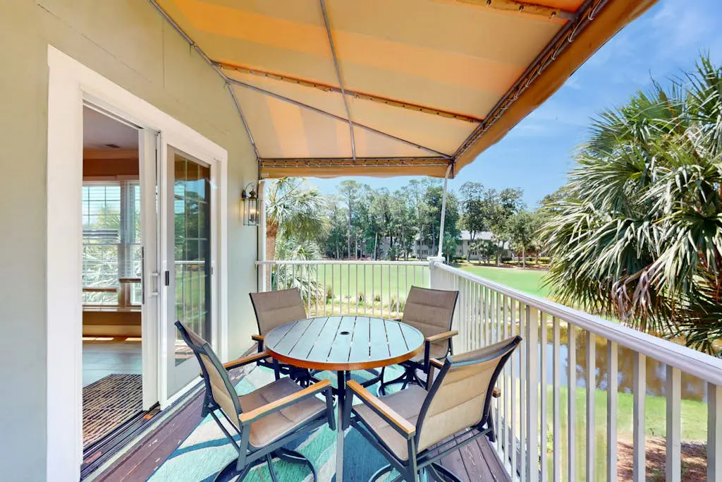 Stunningly remodeled villa with shared pool and golf on-site