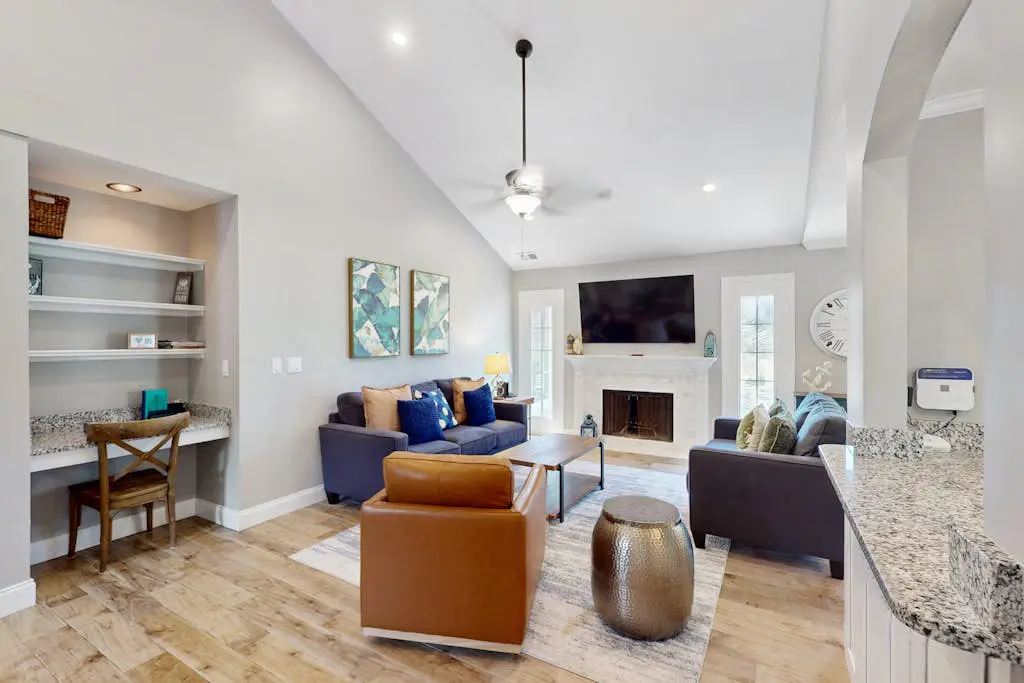 Stunningly remodeled villa with shared pool and golf on-site