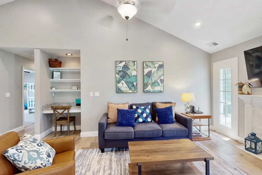 Stunningly remodeled villa with shared pool and golf on-site