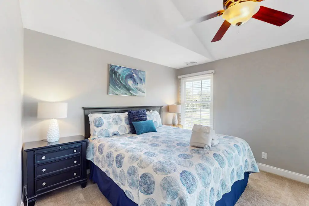 Stunningly remodeled villa with shared pool and golf on-site