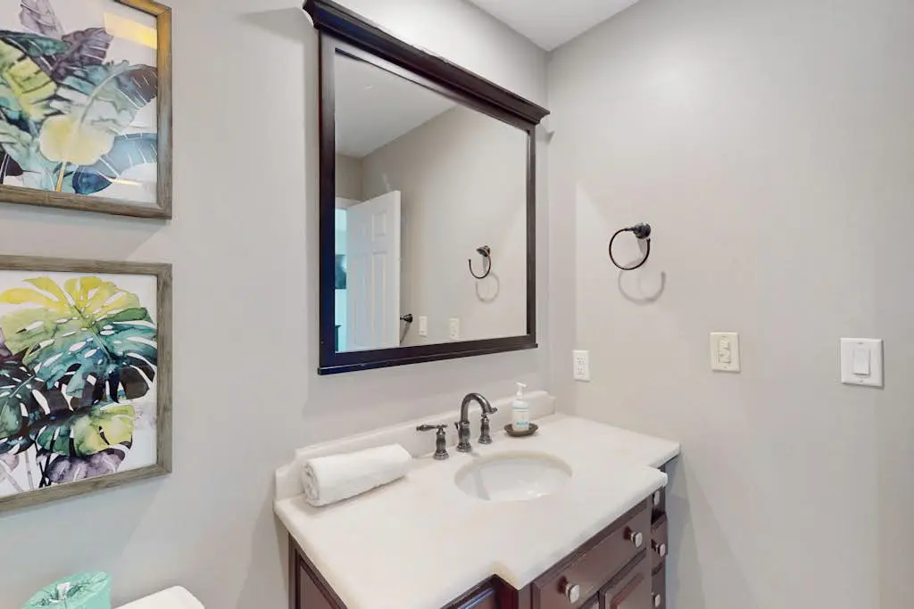 Stunningly remodeled villa with shared pool and golf on-site