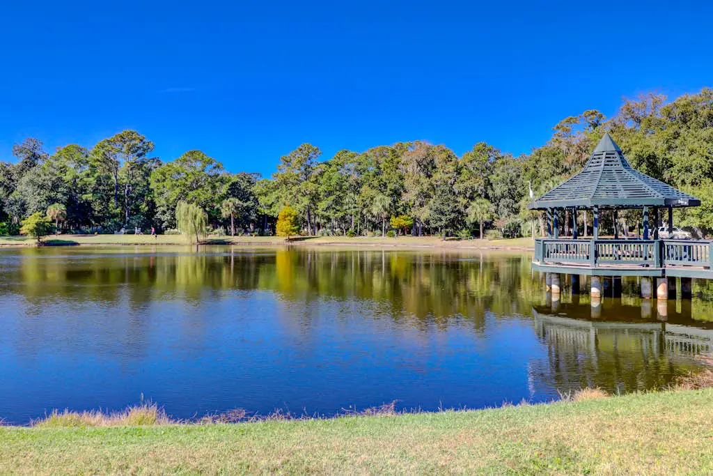 Stunningly remodeled villa with shared pool and golf on-site