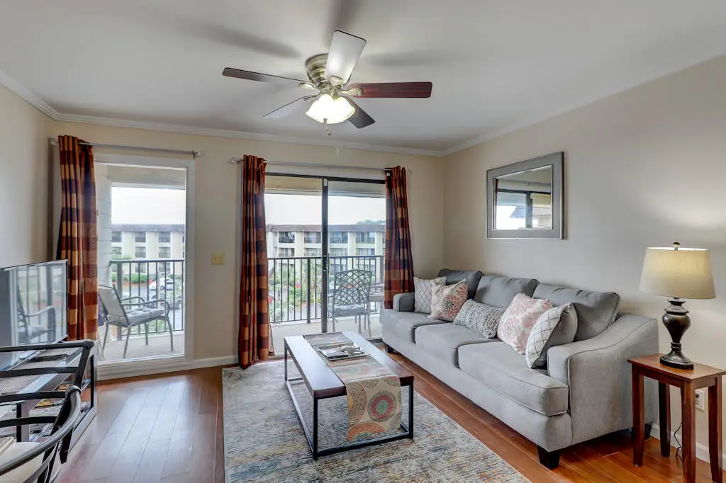 Beautifully renovated 1 bedroom villa with shared pool- ocean views