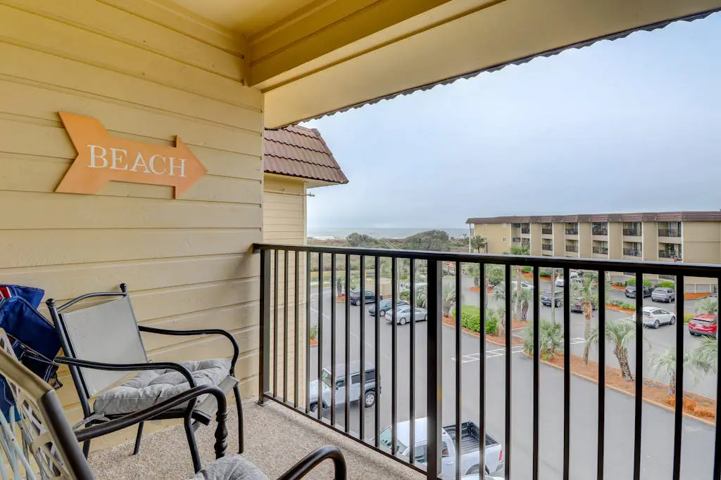 Beautifully renovated 1 bedroom villa with shared pool- ocean views