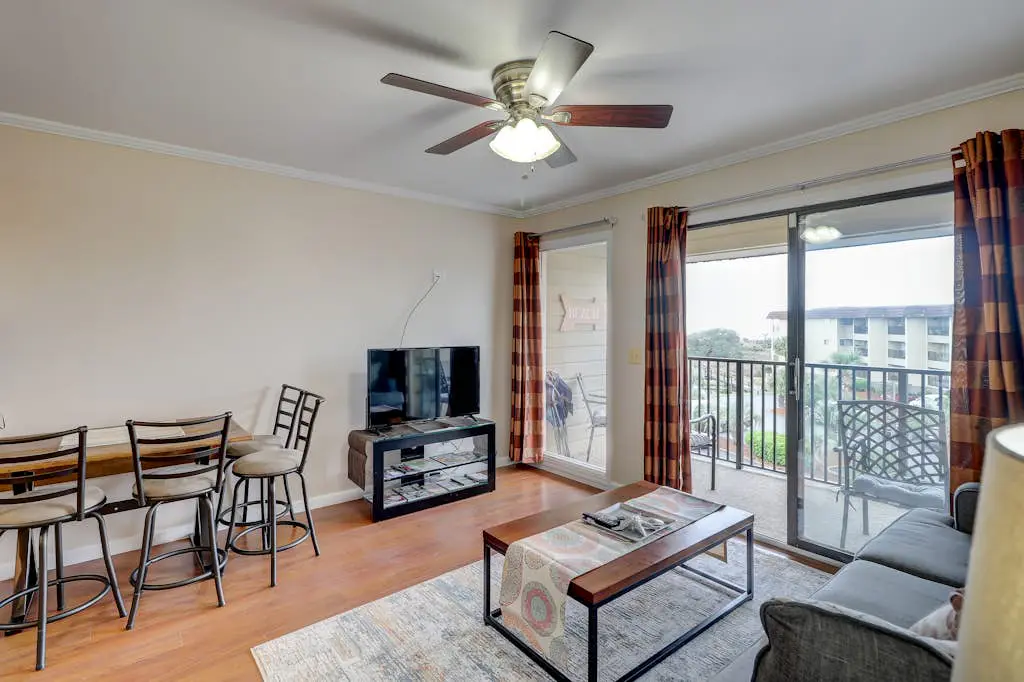 Beautifully renovated 1 bedroom villa with shared pool- ocean views