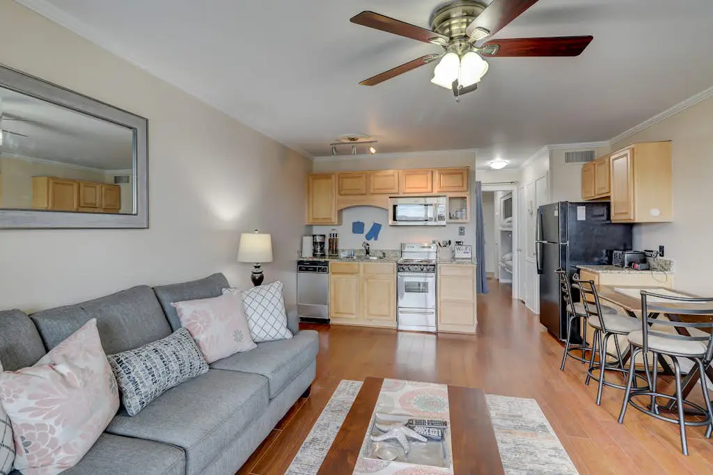 Beautifully renovated 1 bedroom villa with shared pool- ocean views