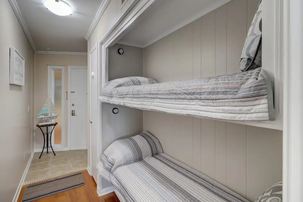 Beautifully renovated 1 bedroom villa with shared pool- ocean views