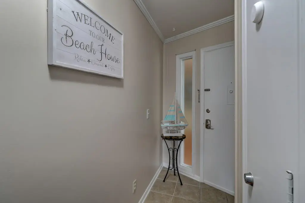 Beautifully renovated 1 bedroom villa with shared pool- ocean views
