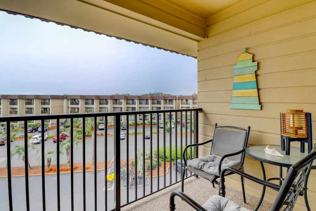 Beautifully renovated 1 bedroom villa with shared pool- ocean views