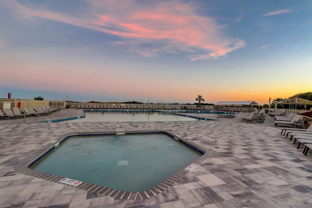 Beautifully renovated 1 bedroom villa with shared pool- ocean views