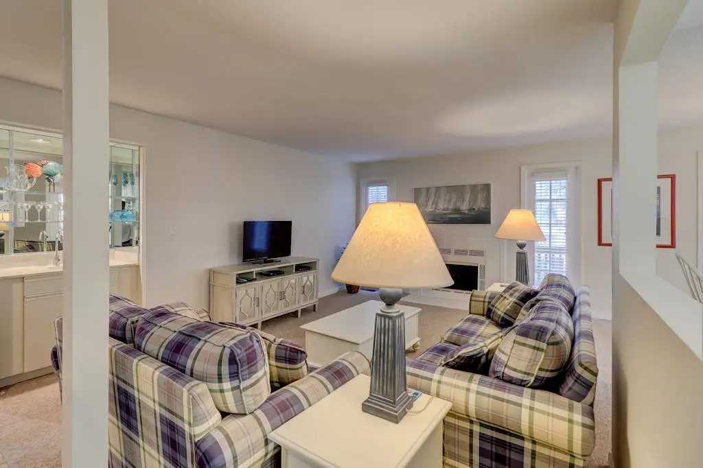 Incredible villa with pool and tennis access, central AC, and on-site golf