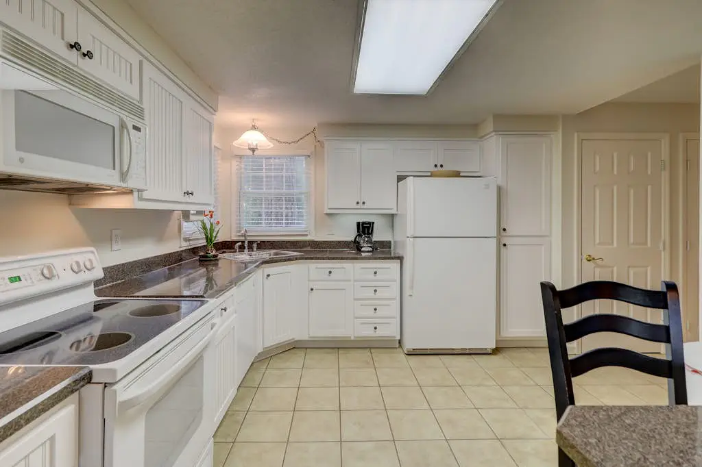 Incredible villa with pool and tennis access, central AC, and on-site golf