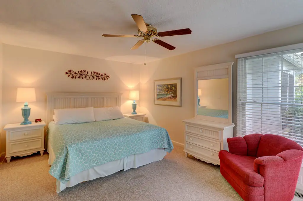 Incredible villa with pool and tennis access, central AC, and on-site golf