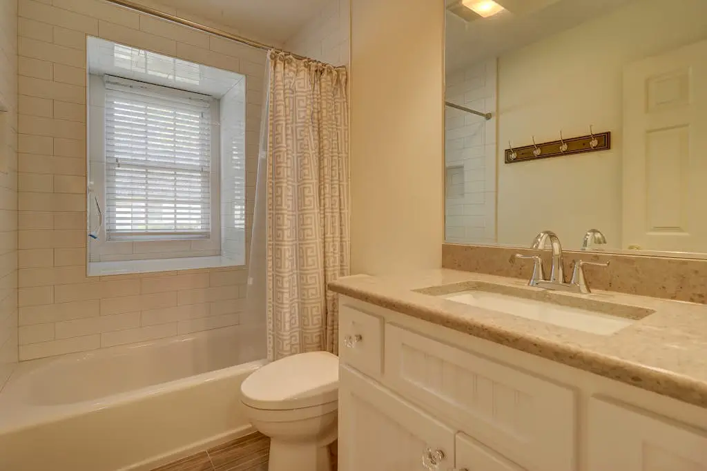 Incredible villa with pool and tennis access, central AC, and on-site golf