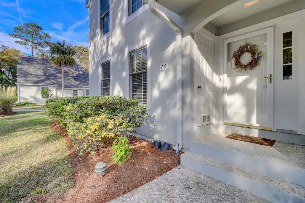 Incredible villa with pool and tennis access, central AC, and on-site golf