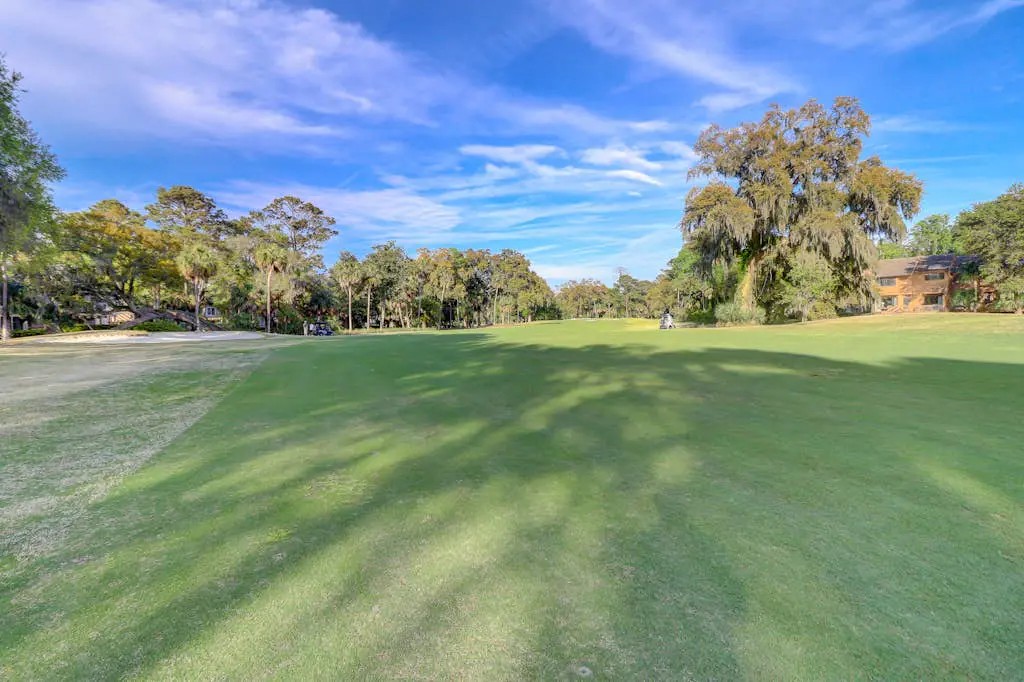 Incredible villa with pool and tennis access, central AC, and on-site golf