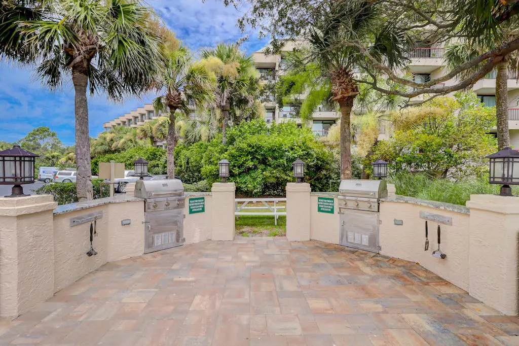 Stunningly remodeled 3rd floor villa with ocean views