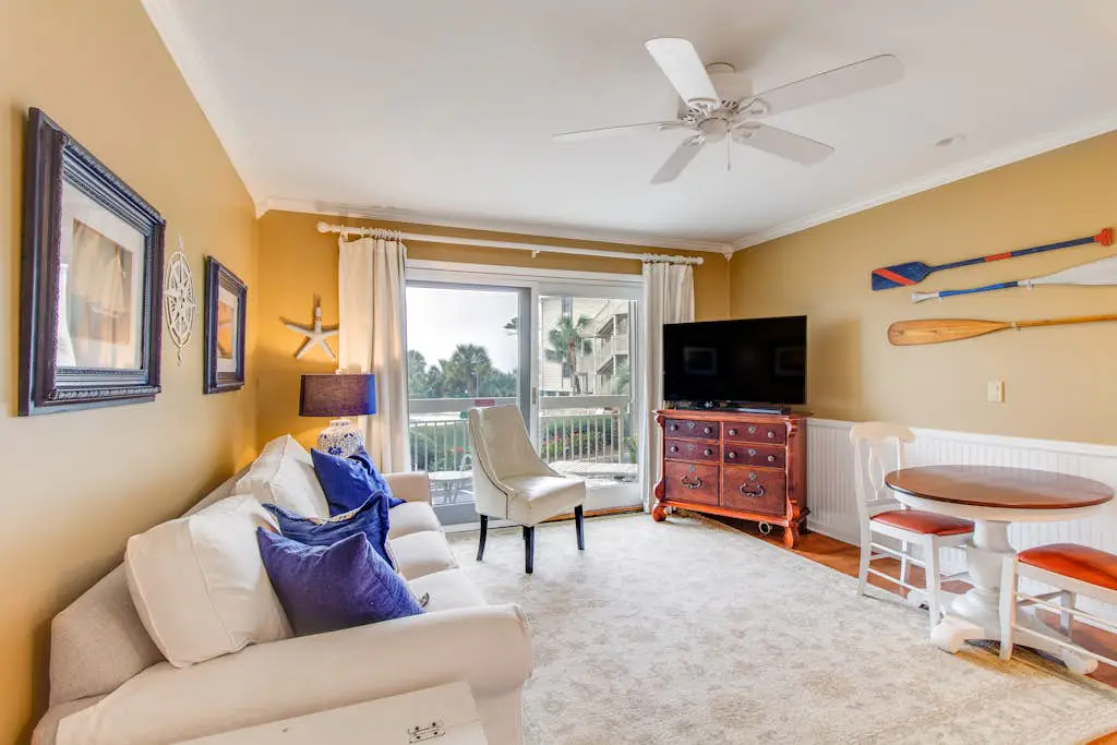 Perfect condo right by the beach w/ shared pool & private balcony