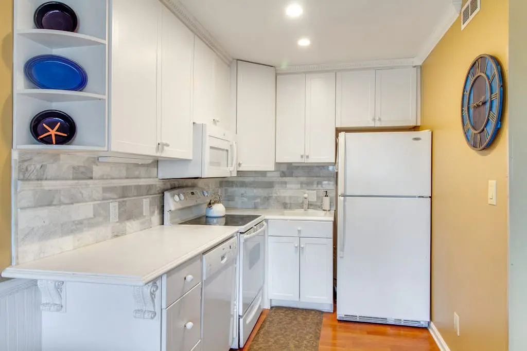 Beachside Condo with Shared Pool & Private Balcony Retreat