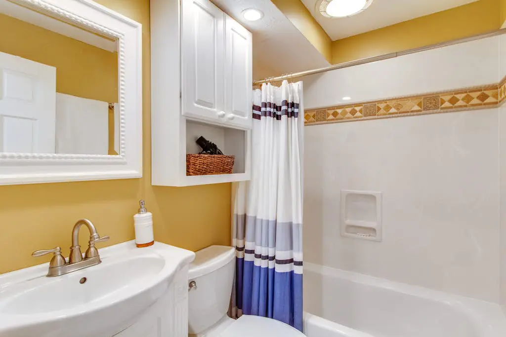 Beachside Condo with Shared Pool & Private Balcony Retreat