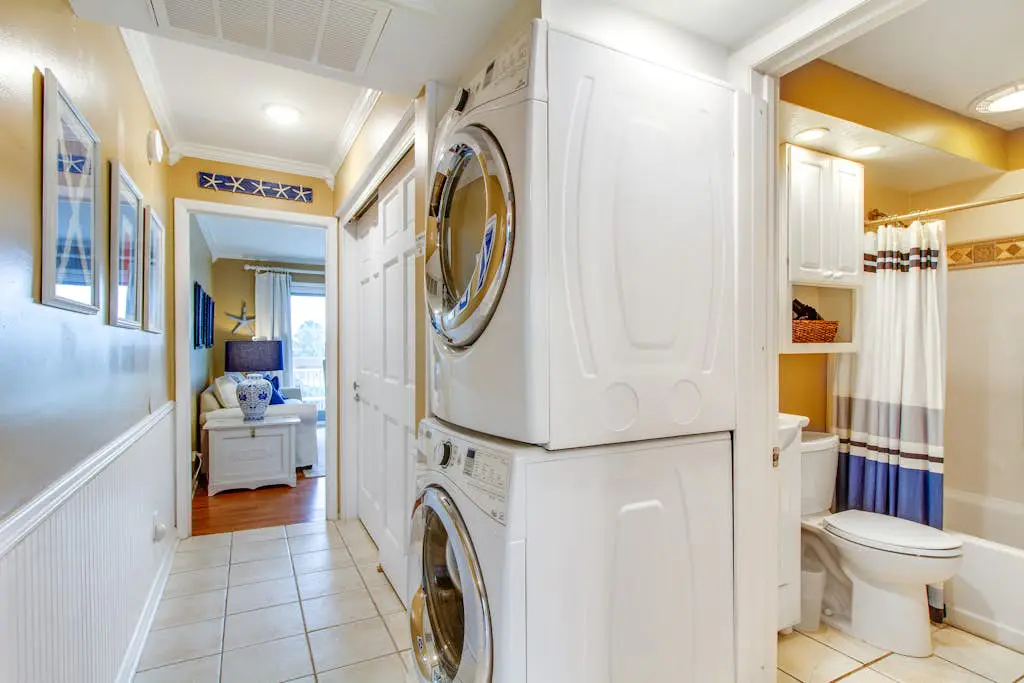 Beachside Condo with Shared Pool & Private Balcony Retreat