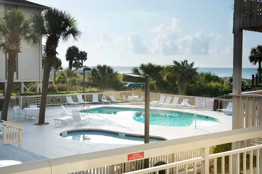 Beachside Condo with Shared Pool & Private Balcony Retreat