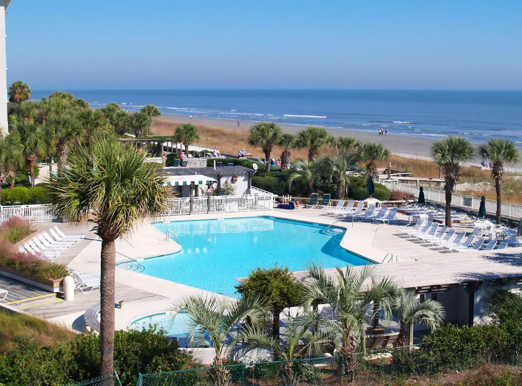 Waterfront condo with amazing views, on-site pool, hot tub, & gym