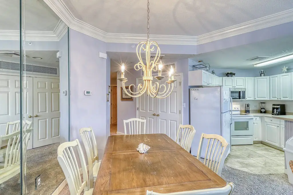 Waterfront condo with amazing views, on-site pool, hot tub, & gym