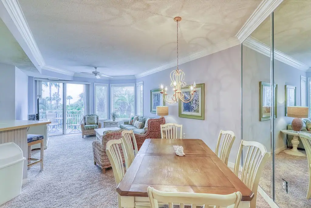 Waterfront condo with amazing views, on-site pool, hot tub, & gym