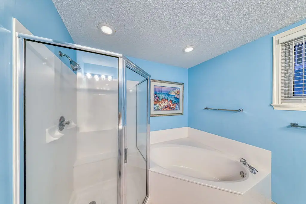 Waterfront condo with amazing views, on-site pool, hot tub, & gym