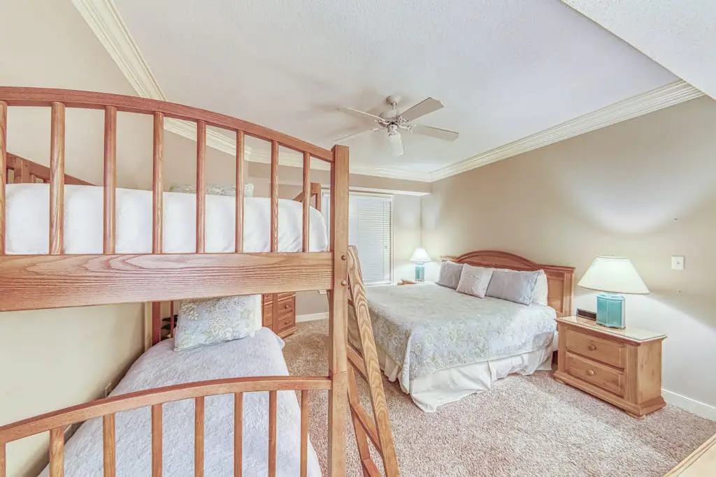 Waterfront condo with amazing views, on-site pool, hot tub, & gym