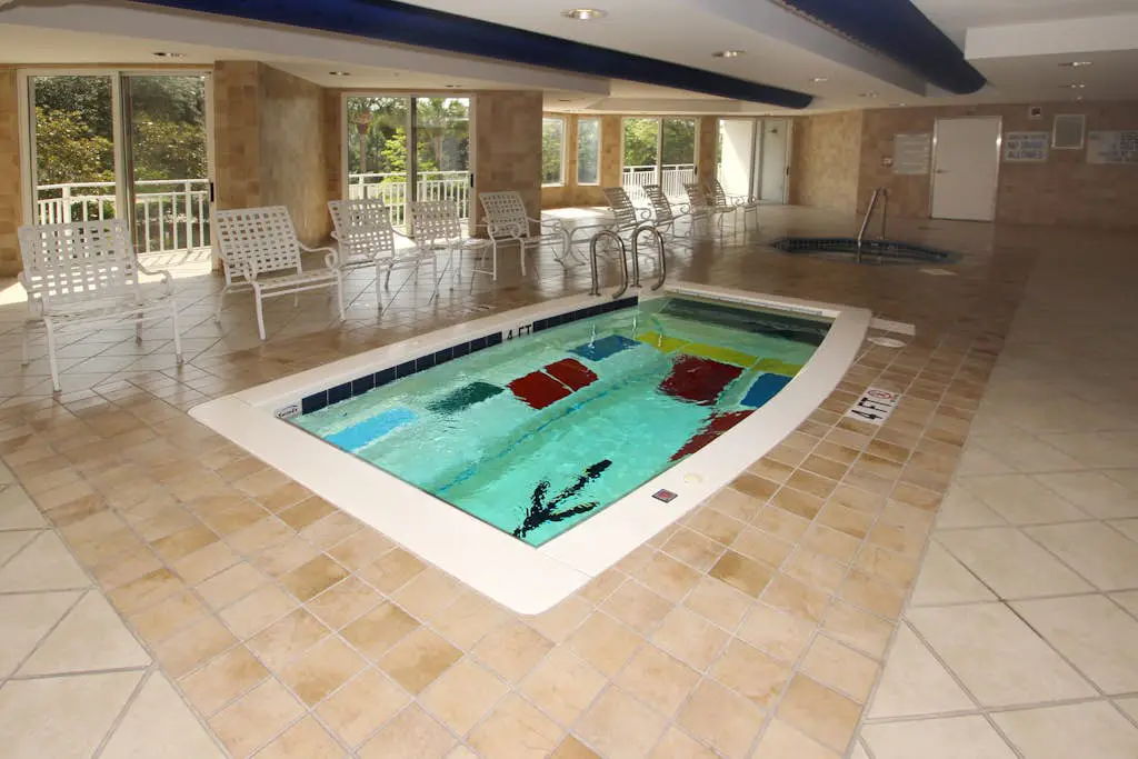 Waterfront condo with amazing views, on-site pool, hot tub, & gym
